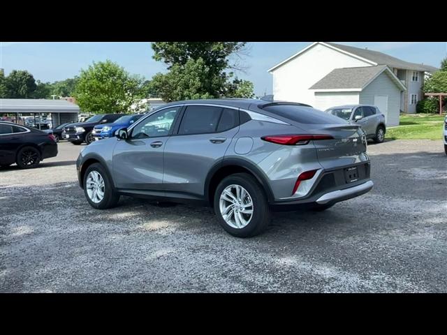 new 2025 Buick Envista car, priced at $26,552