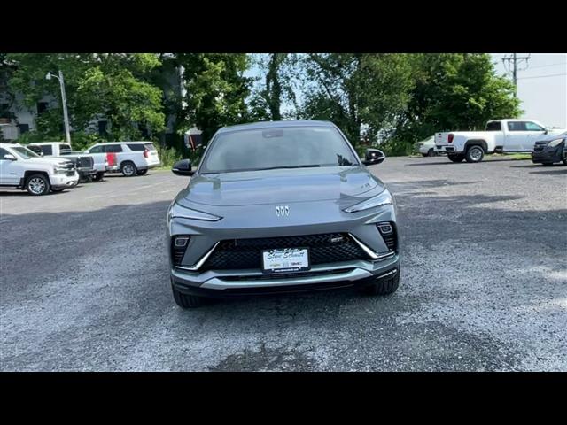 new 2025 Buick Envista car, priced at $28,617