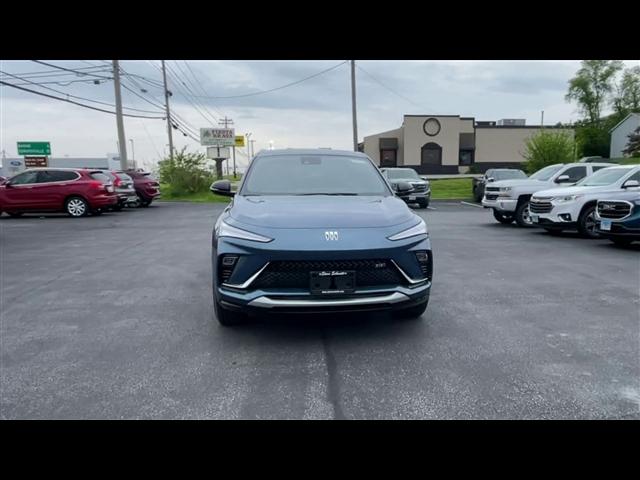 new 2025 Buick Envista car, priced at $28,300