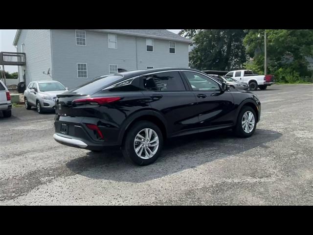 new 2025 Buick Envista car, priced at $27,039