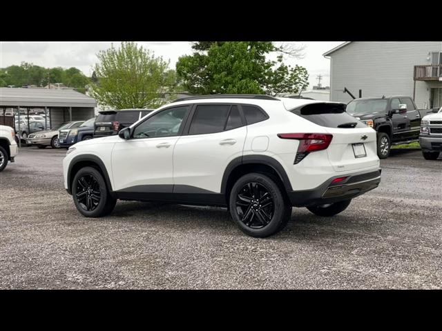 new 2025 Chevrolet Trax car, priced at $25,003