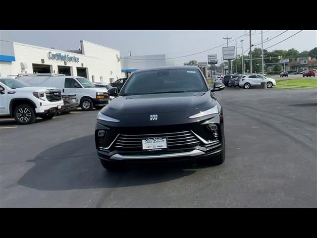 new 2025 Buick Envista car, priced at $25,884