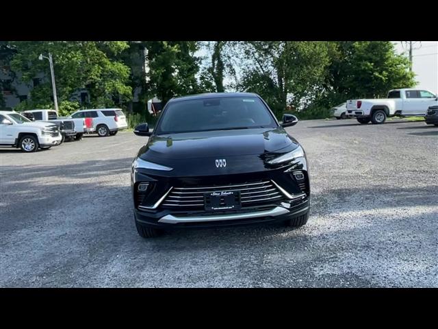 new 2025 Buick Envista car, priced at $25,633