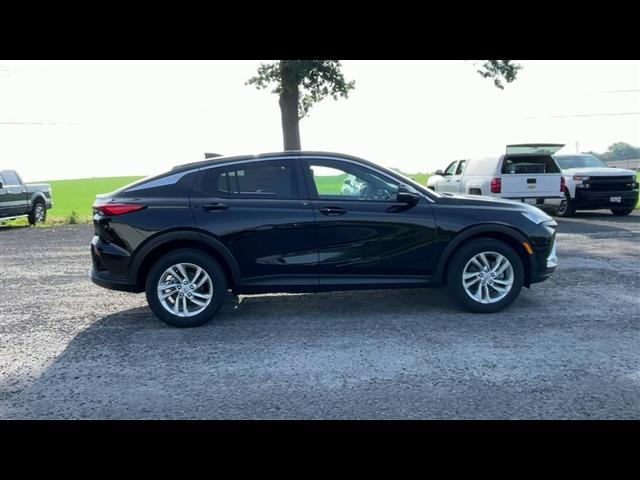 new 2025 Buick Envista car, priced at $25,633