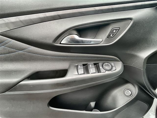 new 2025 Buick Envista car, priced at $27,089