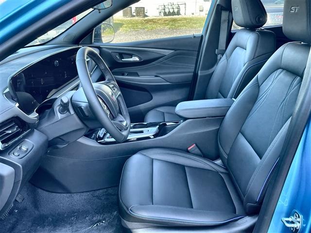 new 2025 Buick Envista car, priced at $29,004