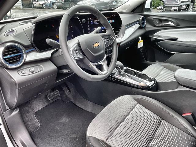 new 2025 Chevrolet Trax car, priced at $24,370