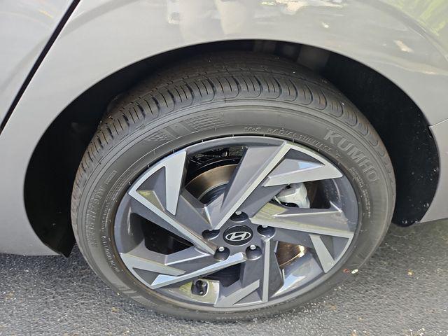 new 2025 Hyundai Elantra car, priced at $22,626