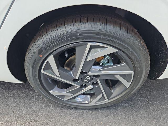 new 2025 Hyundai Elantra car, priced at $27,805