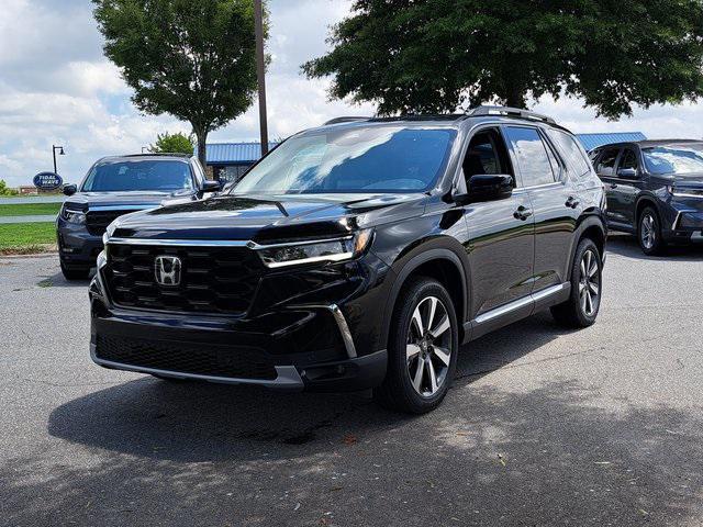 new 2025 Honda Pilot car, priced at $50,695