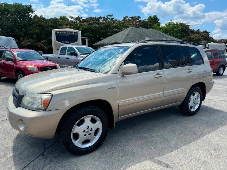 used 2006 Toyota Highlander car, priced at $6,850