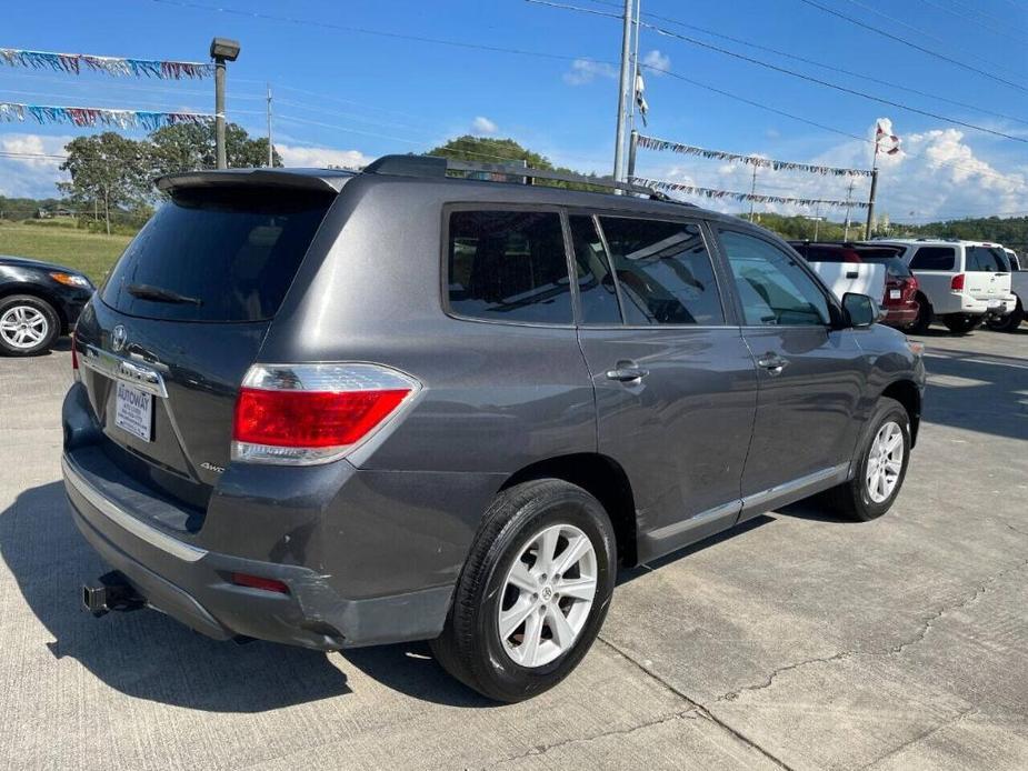 used 2013 Toyota Highlander car, priced at $10,850