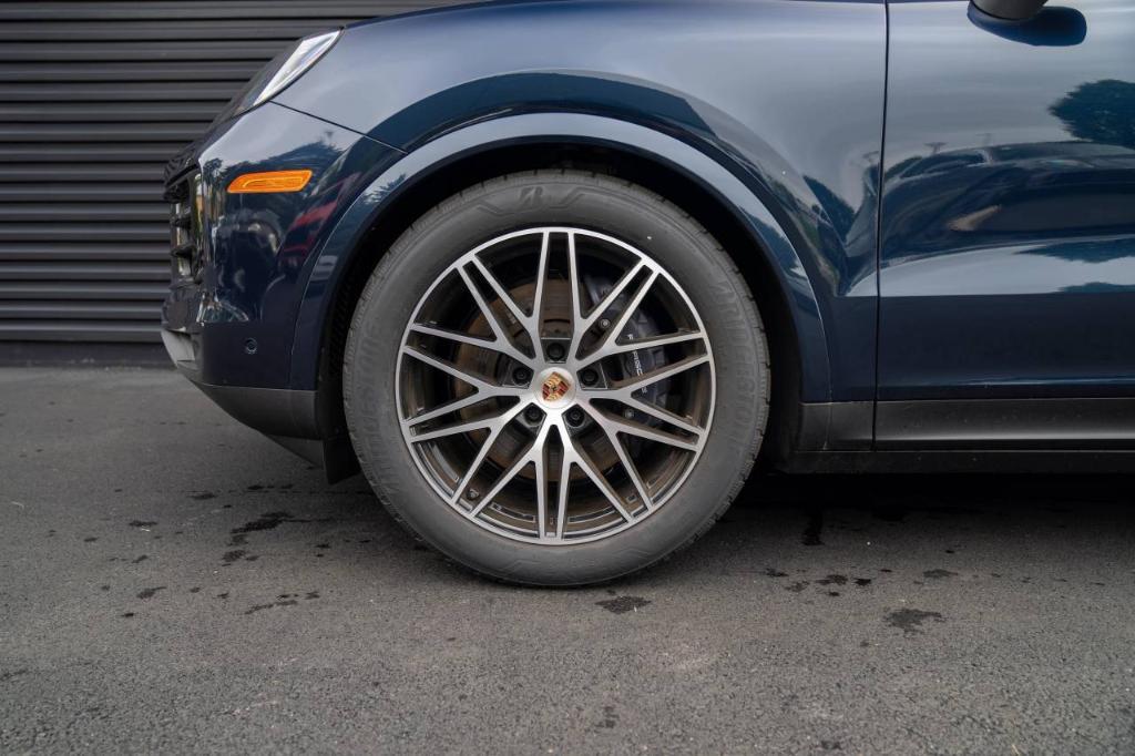 new 2025 Porsche Cayenne car, priced at $111,545