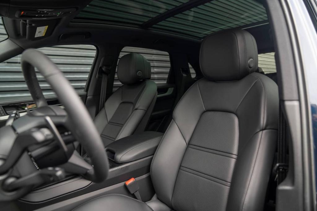 new 2025 Porsche Cayenne car, priced at $111,545