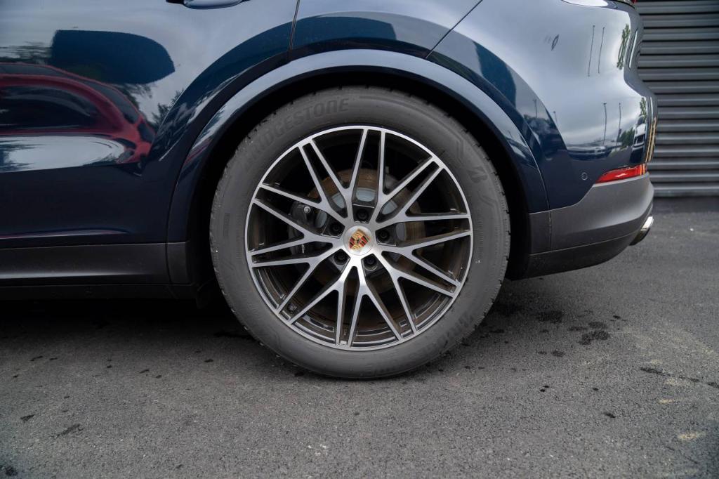 new 2025 Porsche Cayenne car, priced at $111,545
