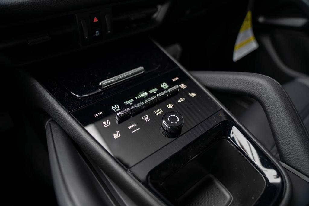 new 2025 Porsche Cayenne car, priced at $111,785