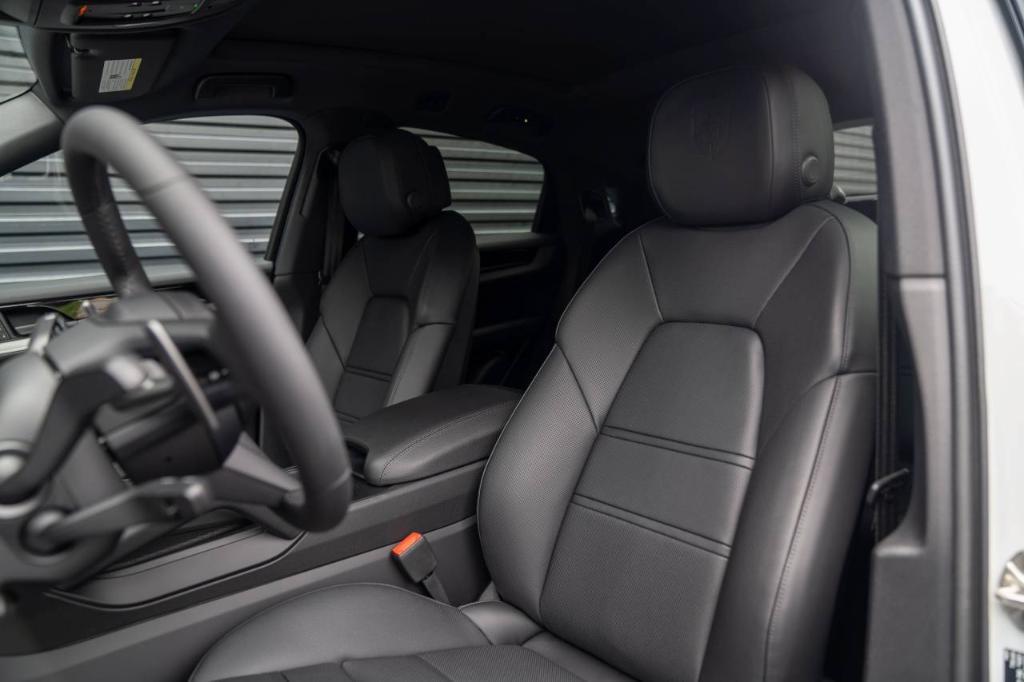 new 2025 Porsche Cayenne car, priced at $111,785