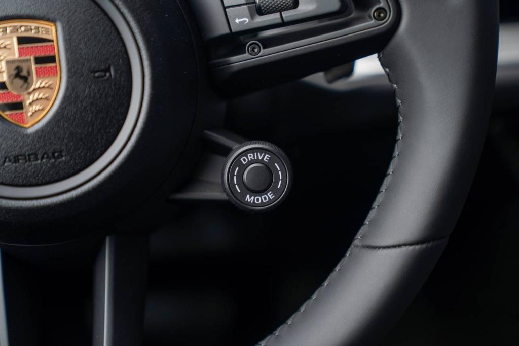 new 2025 Porsche Cayenne car, priced at $111,785