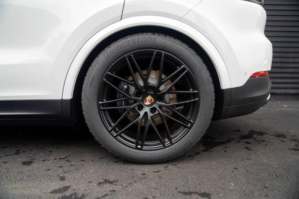new 2025 Porsche Cayenne car, priced at $111,785