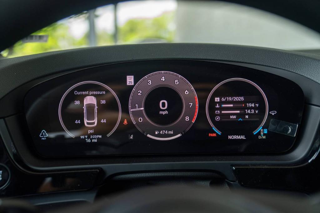 new 2025 Porsche Cayenne car, priced at $108,925