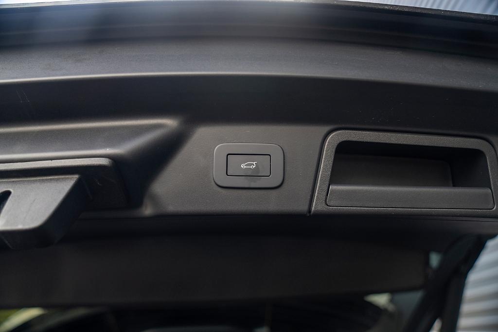 used 2025 Land Rover Range Rover Velar car, priced at $62,495