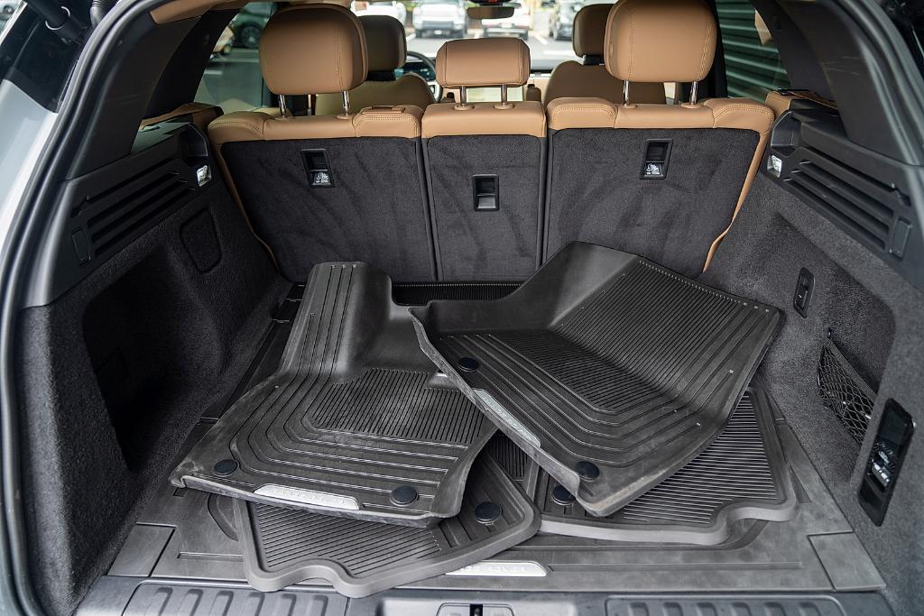 used 2024 Land Rover Range Rover Sport car, priced at $79,900