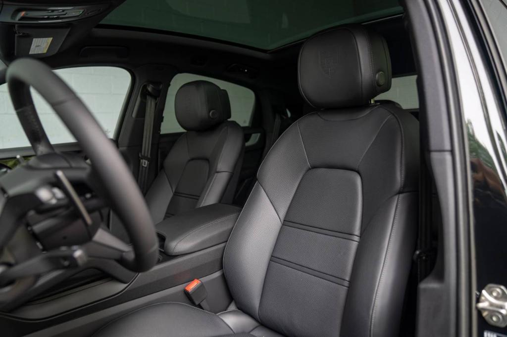 new 2025 Porsche Cayenne car, priced at $107,045