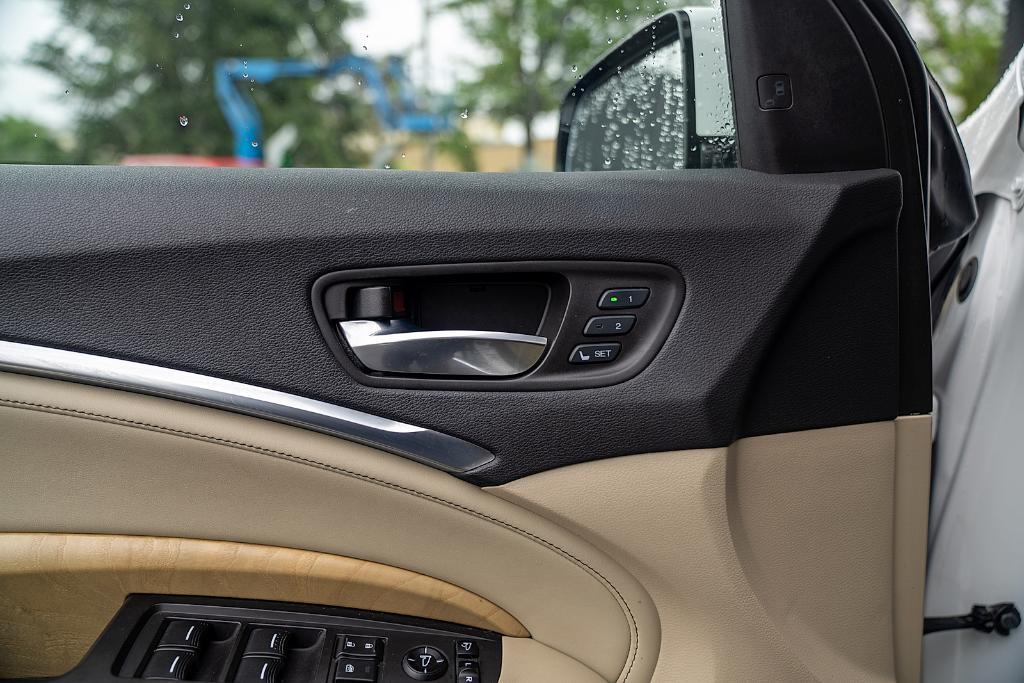 used 2020 Acura MDX car, priced at $31,900