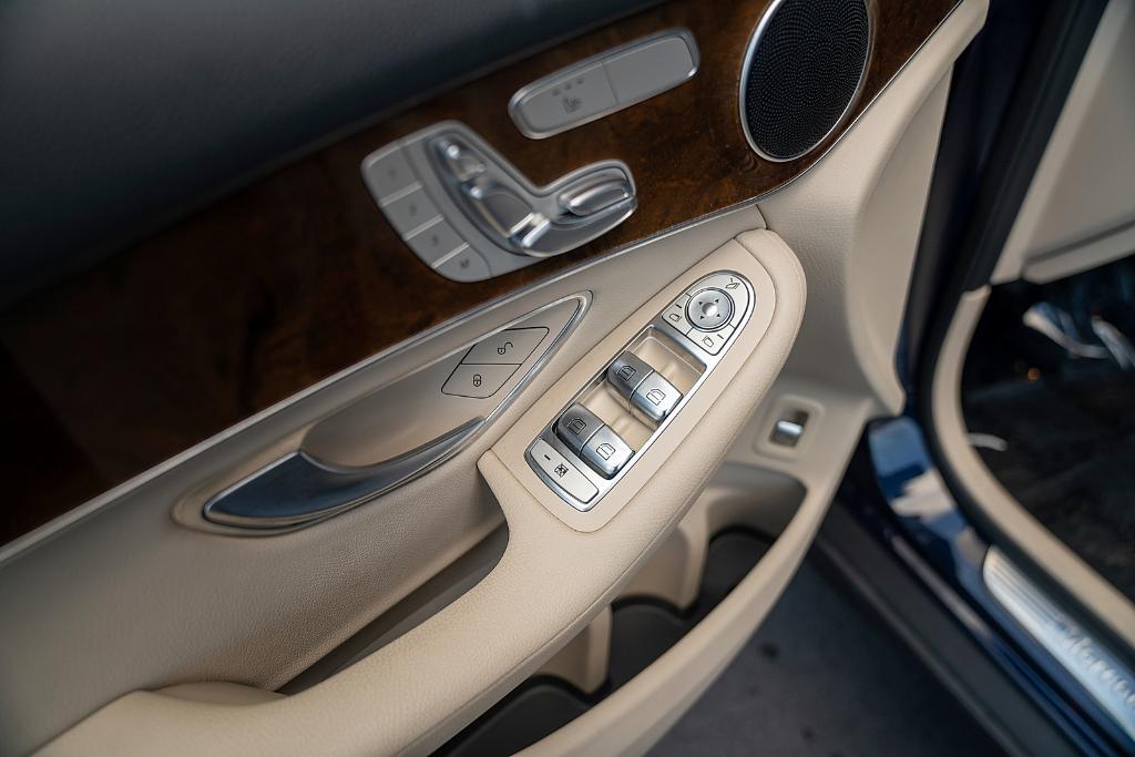 used 2019 Mercedes-Benz GLC 300 car, priced at $21,900