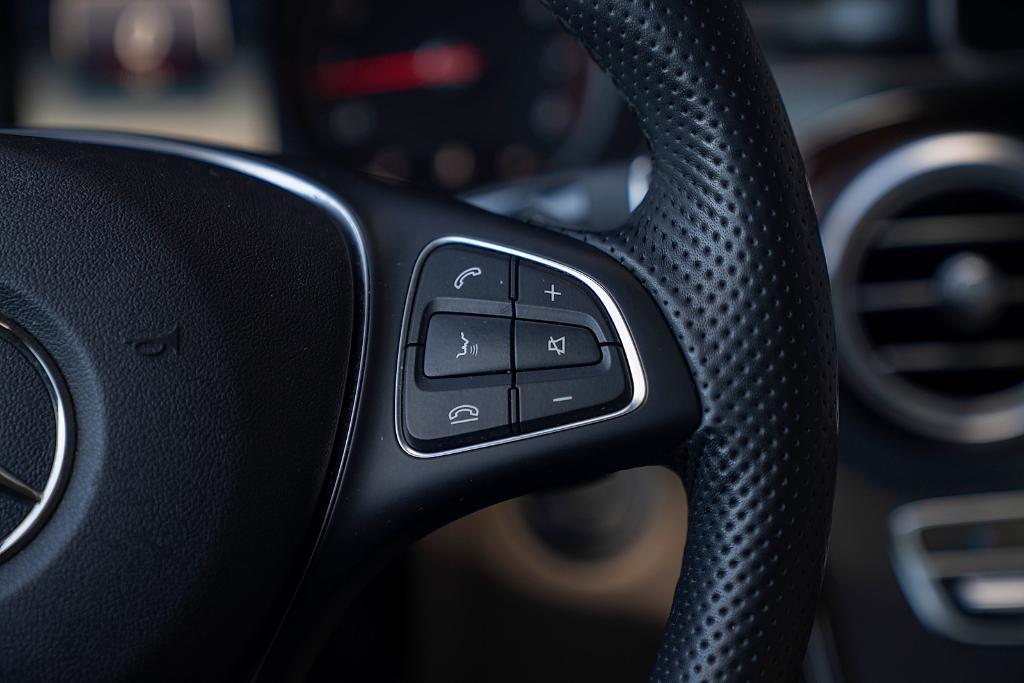 used 2019 Mercedes-Benz GLC 300 car, priced at $21,900