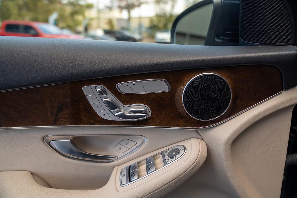 used 2019 Mercedes-Benz GLC 300 car, priced at $21,900