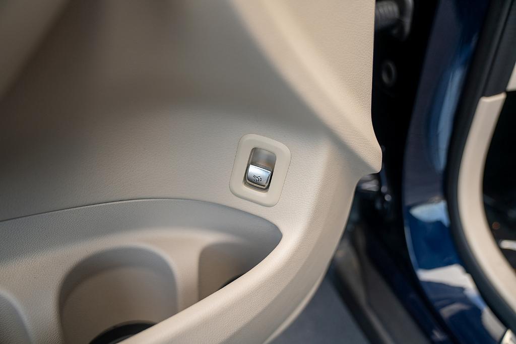 used 2019 Mercedes-Benz GLC 300 car, priced at $21,900