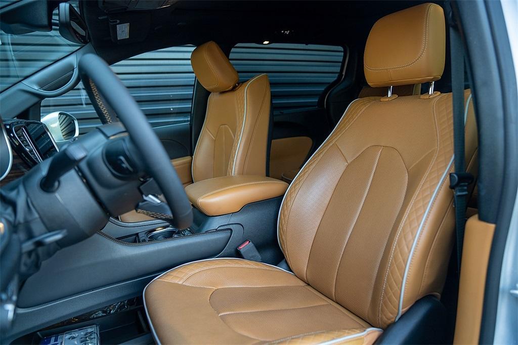 used 2022 Chrysler Pacifica Hybrid car, priced at $32,900