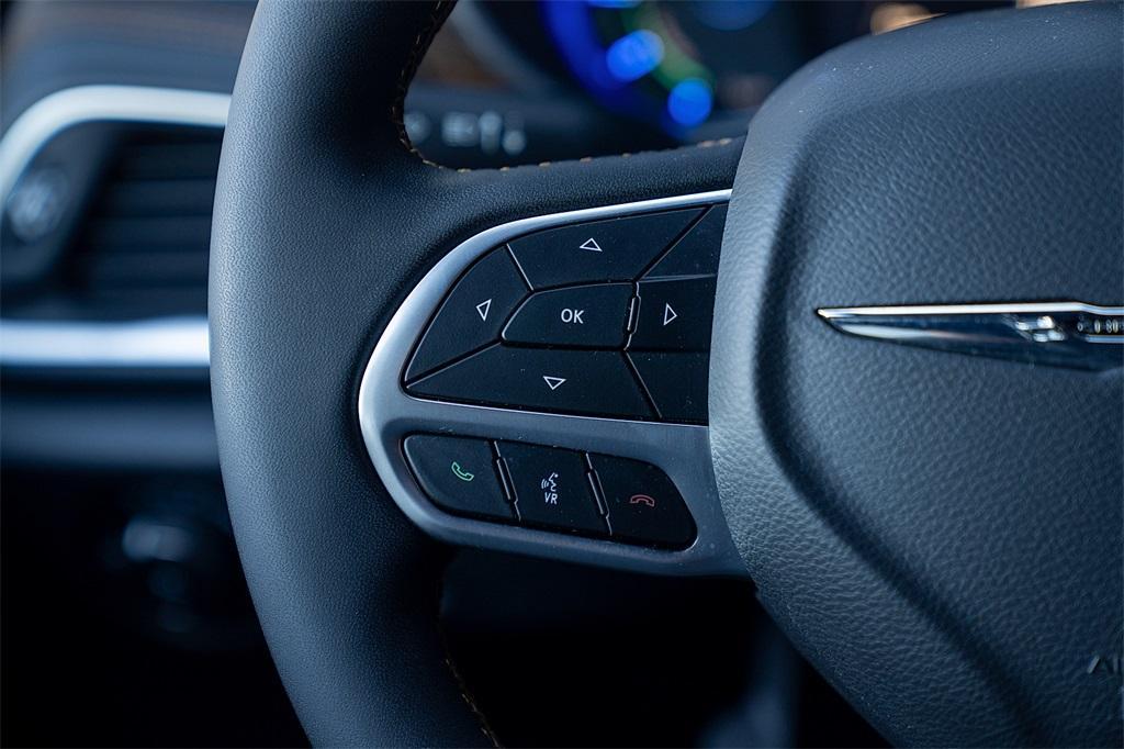 used 2022 Chrysler Pacifica Hybrid car, priced at $32,900