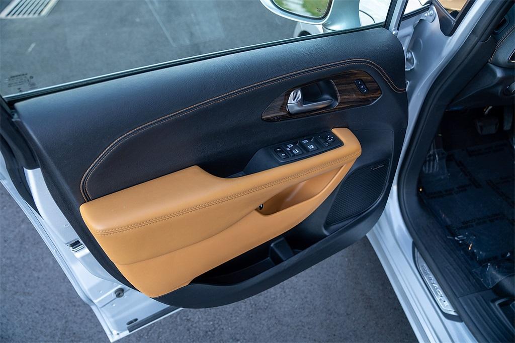 used 2022 Chrysler Pacifica Hybrid car, priced at $32,900