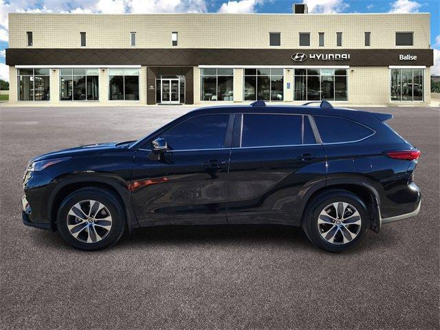 used 2023 Toyota Highlander car, priced at $40,577