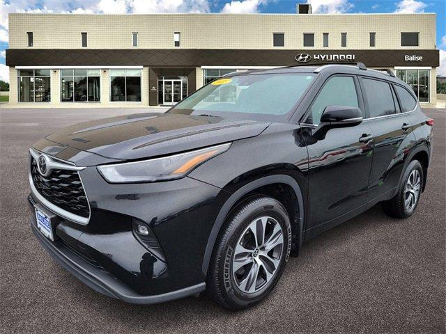 used 2023 Toyota Highlander car, priced at $37,977