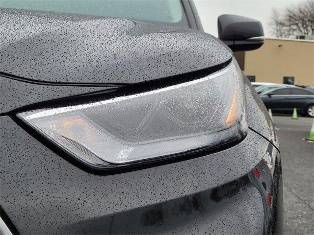 used 2023 Toyota Highlander car, priced at $37,977