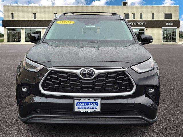 used 2023 Toyota Highlander car, priced at $37,977