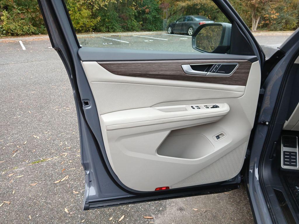 new 2026 Volkswagen Atlas car, priced at $54,331