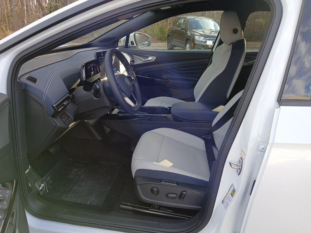 new 2025 Volkswagen ID.4 car, priced at $51,716