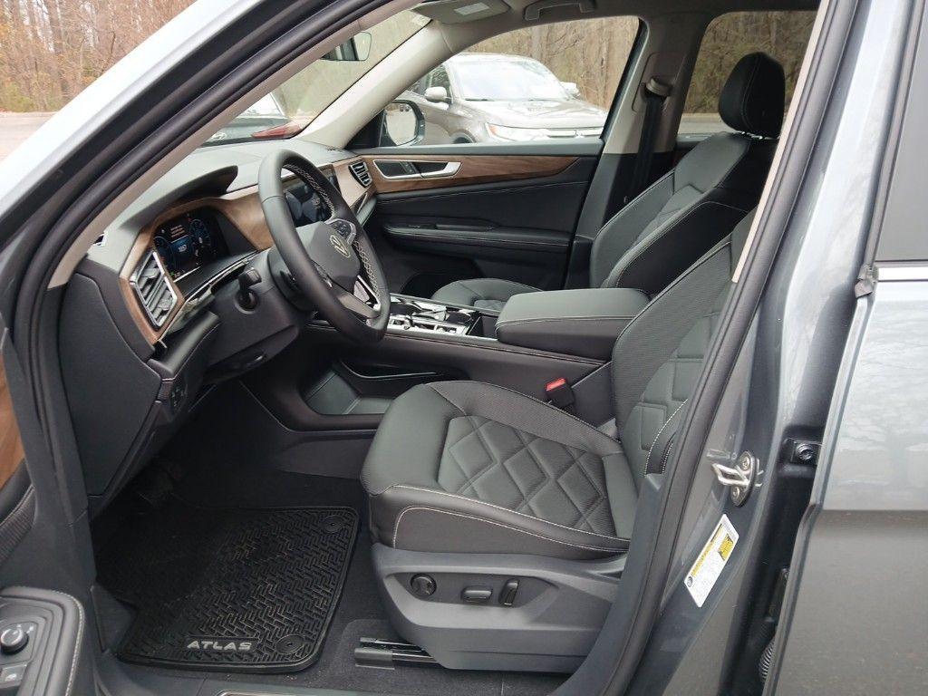 new 2025 Volkswagen Atlas car, priced at $42,411