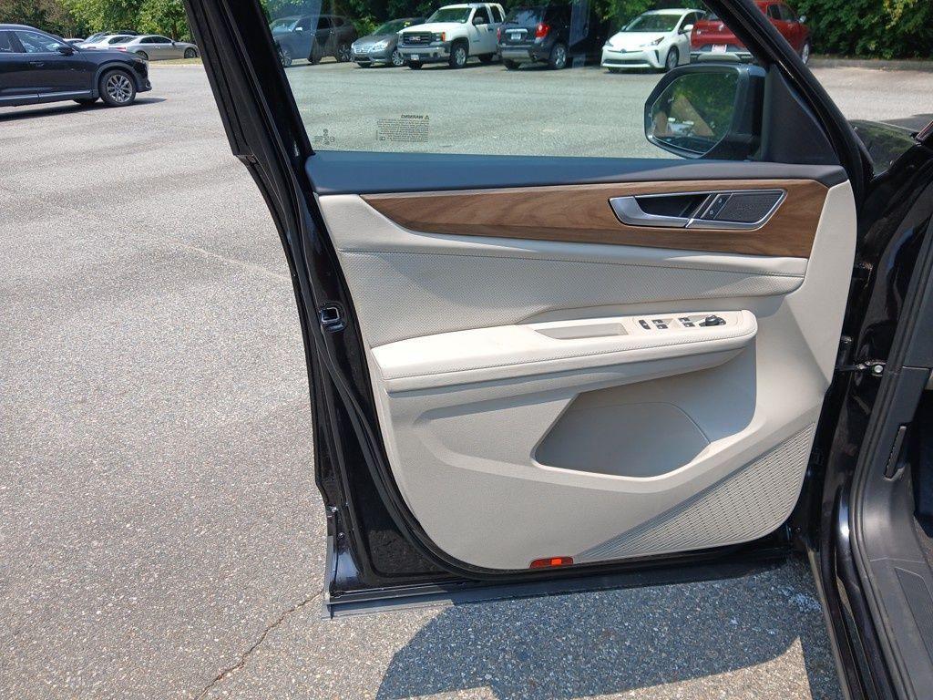 new 2025 Volkswagen Atlas car, priced at $36,813