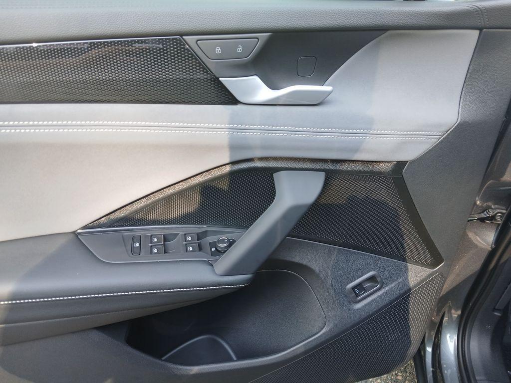 new 2025 Volkswagen Tiguan car, priced at $33,316