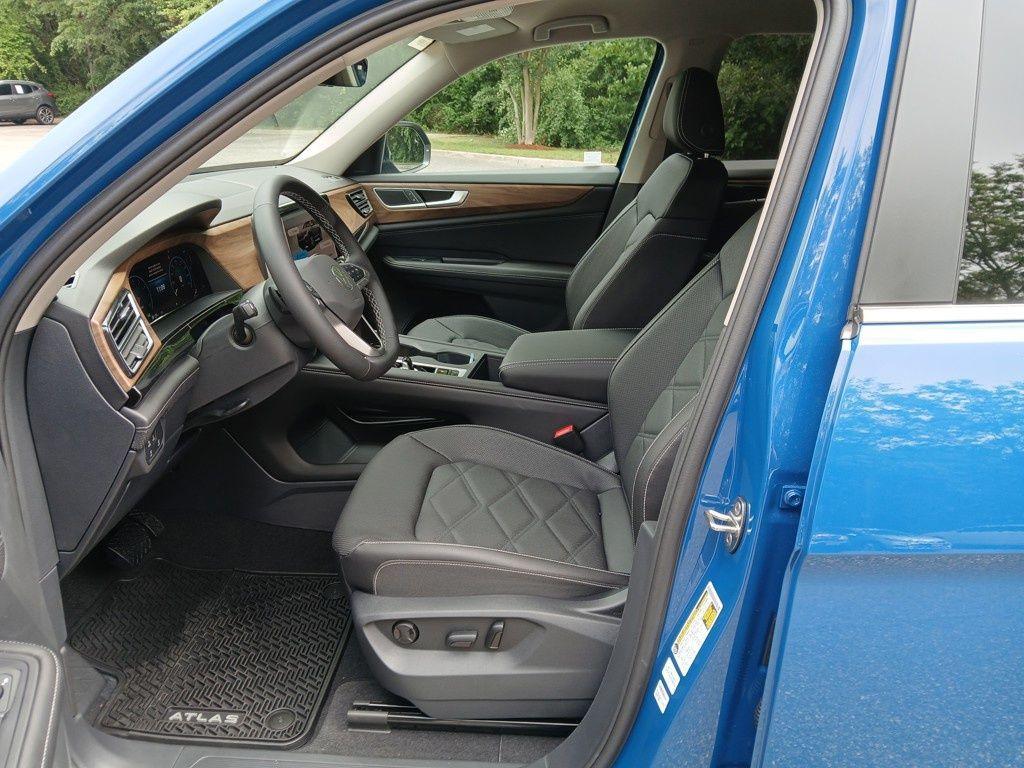 new 2025 Volkswagen Atlas car, priced at $37,493