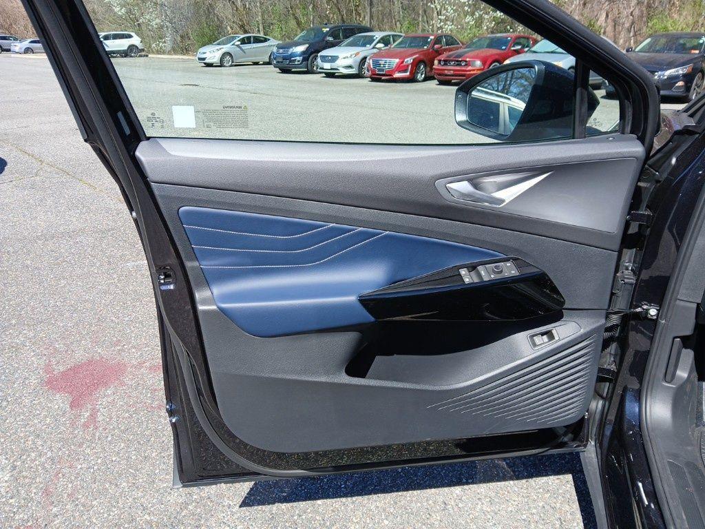new 2025 Volkswagen ID.4 car, priced at $47,361