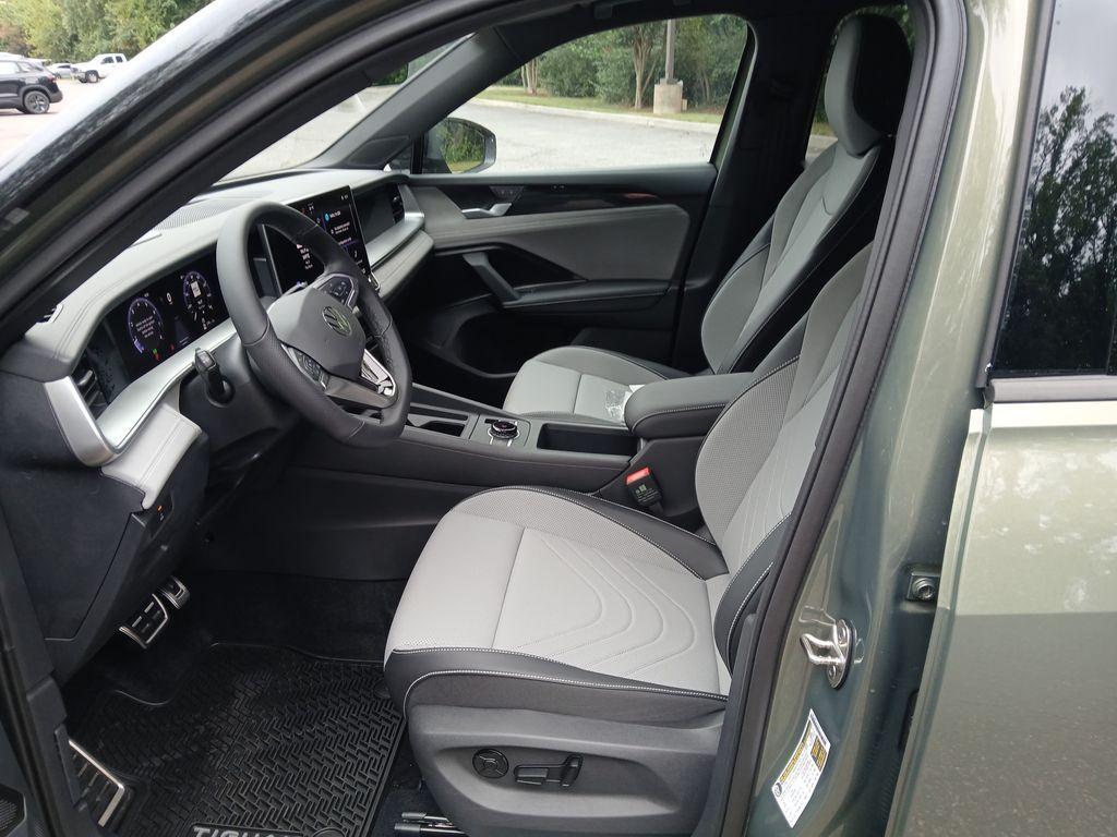 new 2025 Volkswagen Tiguan car, priced at $38,189