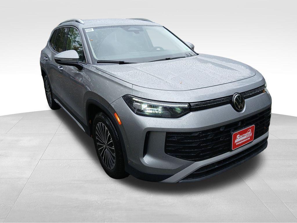 new 2026 Volkswagen Tiguan car, priced at $32,876