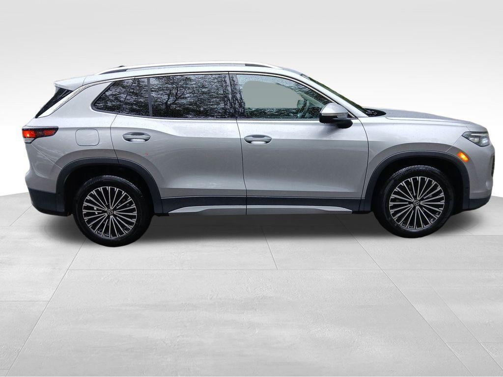 new 2026 Volkswagen Tiguan car, priced at $32,876