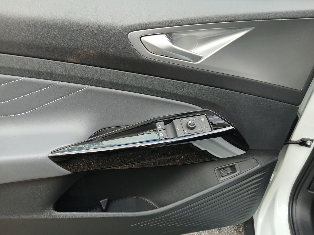 new 2025 Volkswagen ID.4 car, priced at $50,467
